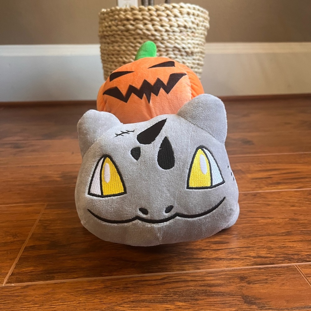 ✨ Spooky Bulbasaur Plushie✨